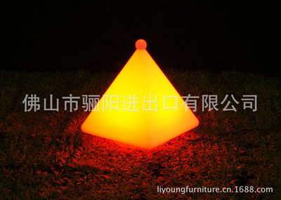 現代簡約定制LED草坪燈 點亮室內外空間的多樣色彩